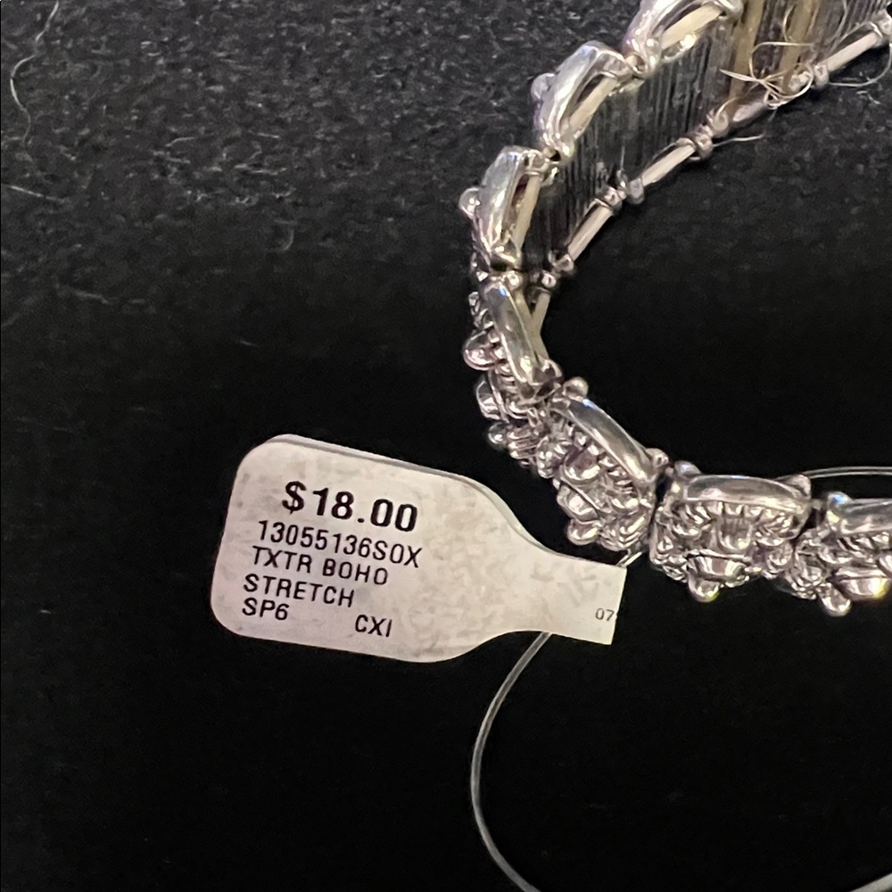 Silver Toned Stretchy 1” Thick NWT Bracelet - 8” Length - Picture 4 of 8